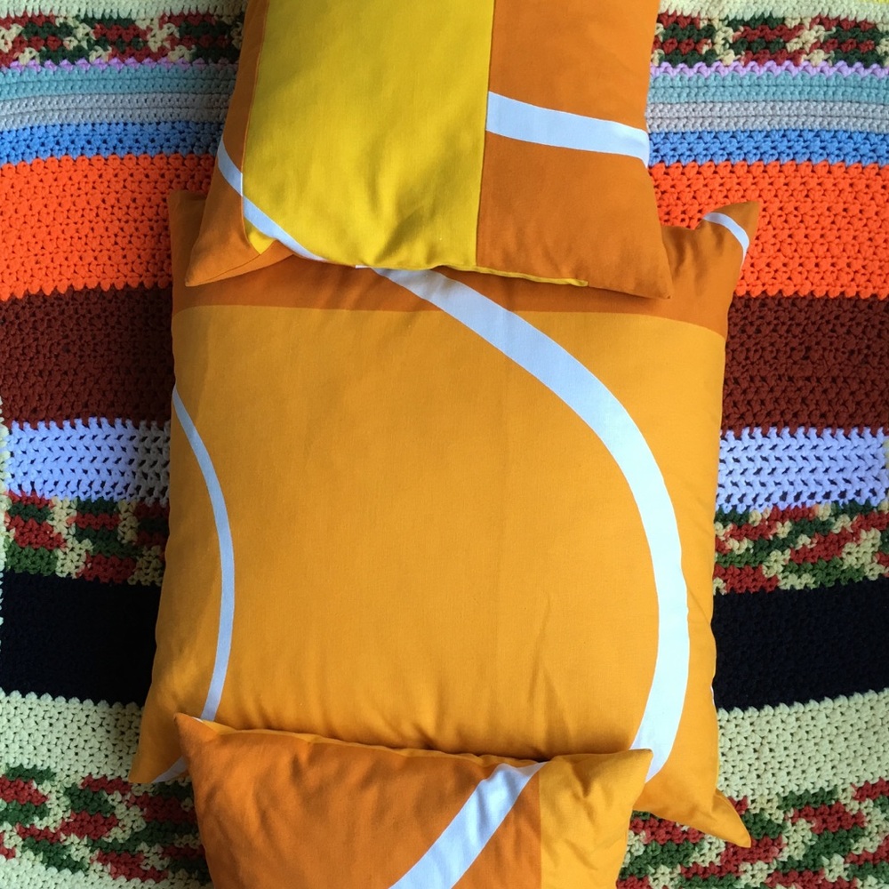 💖VTG Op Art/Mod/MCM pillow set💖 Orange/Yellow - Picture 3 of 7